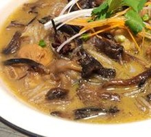 Braised Free-range Chicken with Hand-ground Noodles