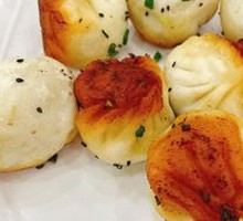 Pan-fried beef buns