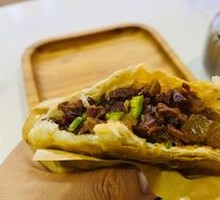 Lean and fatty donkey meat fire cake