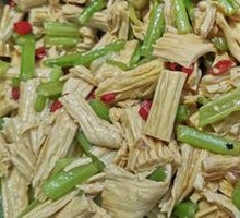 Celery with Yellow Skin Tofu Shreds