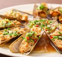 Steamed Bamboo Clams with Garlic and Vermicelli