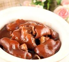 Stewed Pig Trotters with Soybeans