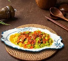 Stir-Fried Yellow Beef with Rapeseed Oil