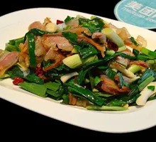 Preserved Meat Stir-fried with Garlic Shoots