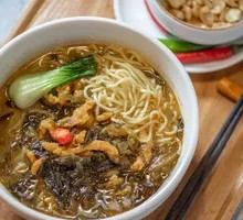 Salted Vegetable and Pork Noodles