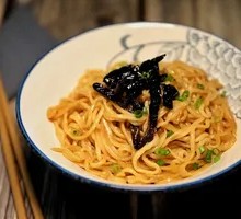 Scallion Oil Preserved Meat Noodles