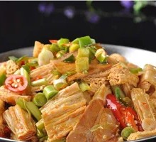 Fried Tofu Skin and Pork Rice in Wooden Bucket