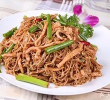 Egg and Pork Noodles Stir-Fry