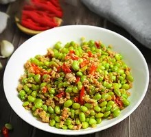 Braised Beef with Mung Beans in Wooden Bucket Rice