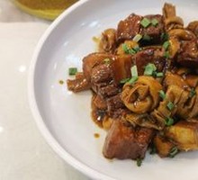 Braised Pork with Tofu Skin Rolls