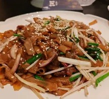 Hong Kong-style Dry-Fried Beef Chow Mein