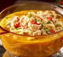 Beef with Golden Needle Mushrooms in Sour Soup
