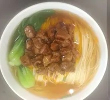 Snow Cabbage Spicy Sauce Braised Pork Leg Noodles