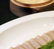 Steamed Preserved Meat with Bamboo Board