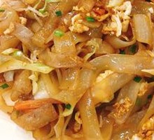 Stir-Fried Rice Noodles with Shredded Pork and Egg