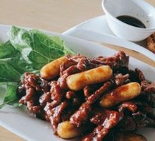 Black Pepper Beef with Cheese Rice Cake