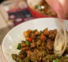Sauce Pepper Stir-Fried Chicken