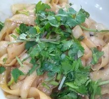 Scallion Oil Noodles with Knife-Sliced Noodles