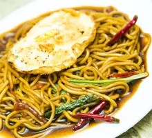 Braised Beef Stir-Fried Noodles