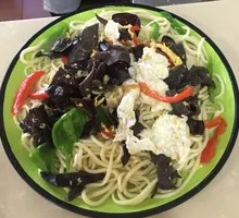Stir-fried Chicken with Wood Ear Mushrooms over Noodles