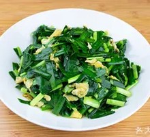 Stir-fried eggs with chives