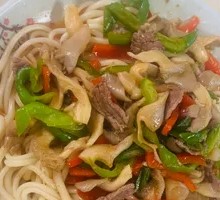 蘑菇炒肉盖浇面
