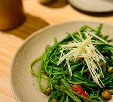 Pomegranate Seed Stir-fried Water Lotus