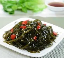 Cold-dressed kelp
