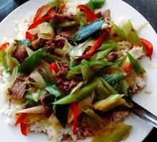 Scallion Stir-Fried Beef Rice Bowl