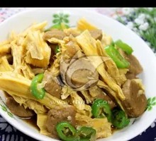Fried Tofu Skin and Beef Noodles