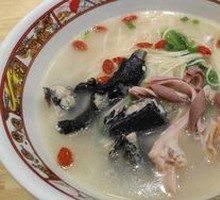 Pig's stomach chicken soup noodles