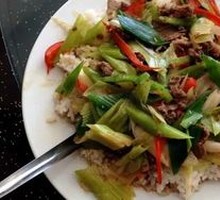 Scallion Stir-Fried Beef Rice Bowl