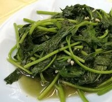 Sweet Potato Leaves Stir-Fried with Garlic