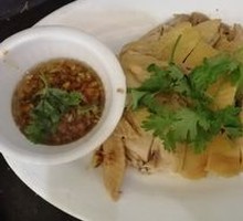 Steamed Chicken in White Sauce