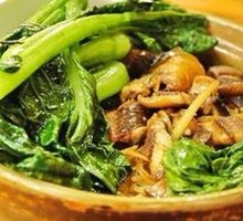 冬菇滑鸡煲仔饭