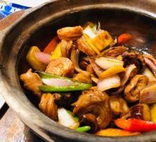 Stewed Pig Intestines in Clay Pot