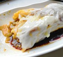 Bold Beef Rice Noodle Roll