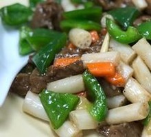Sour Lotus Stem with Steak Cubes