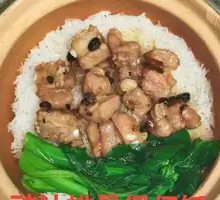 Steamed Spare Ribs with Black Bean Sauce in Clay Pot Rice