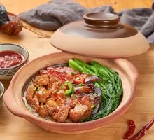 Cured Meat and Chicken Claypot Rice