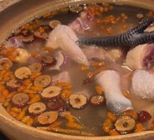 Five-Fingered Fig Chicken Pot