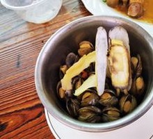 Yellow Wine Steamed Clams