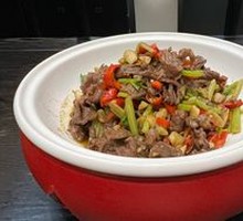 Stir-Fried Beef with Yellow Onion