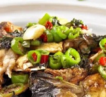 Green Pepper Stir-fried Fish Head