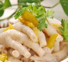 Sichuan-style Pickled Chicken Feet