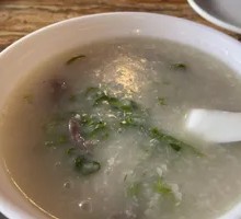 Beef Rice Porridge with Freshly Cooked Beef