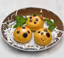 Pig-shaped Custard Bun