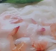Stir-fried Shrimp with Leek Yellow Rice Noodles