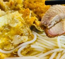 Golden Crispy Pot-Braised Snail Rice Noodles
