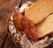 Garlic Chicken Wings with Creamy Pork